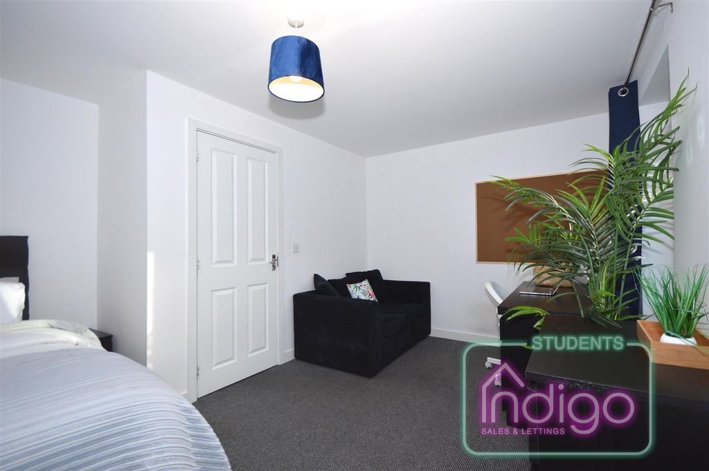 Additional image 2 of 5 bed property to rentChervil Close, Newcastle ST5