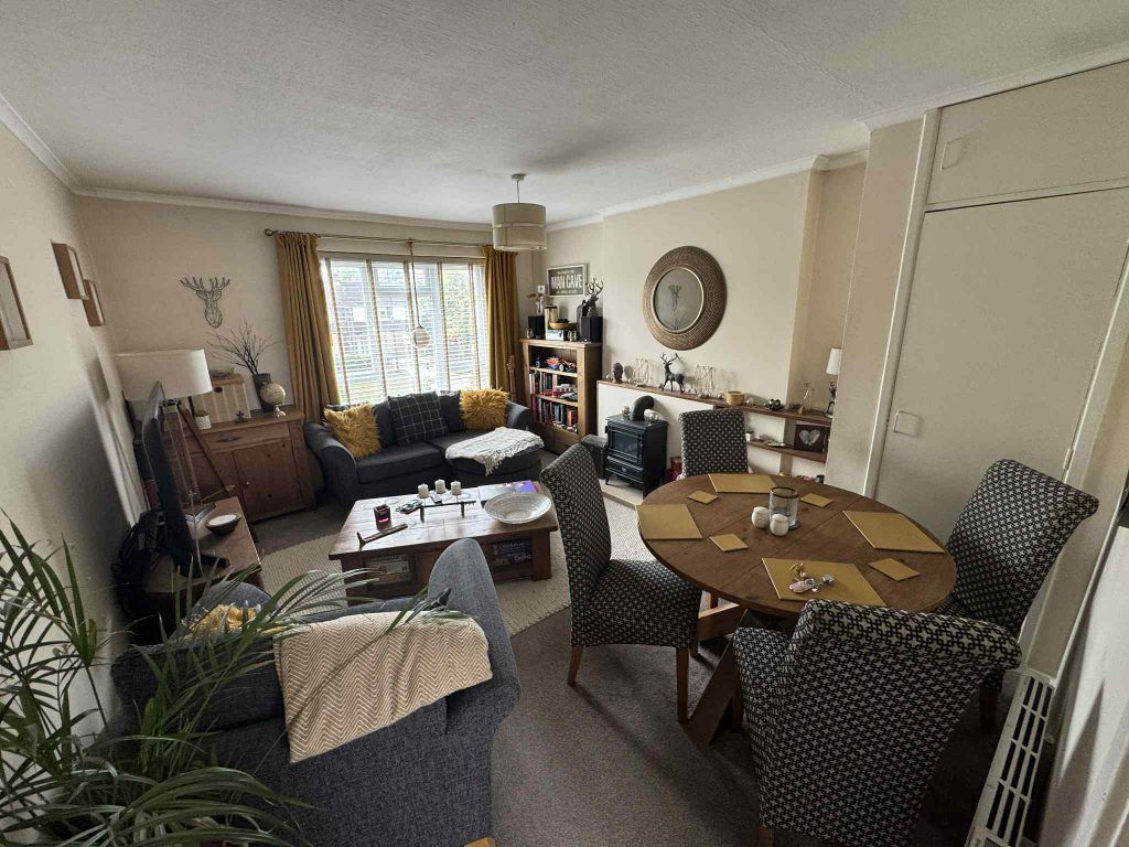 Additional image 2 of 2 bed flat to rentThe Broadway, Thatcham RG19