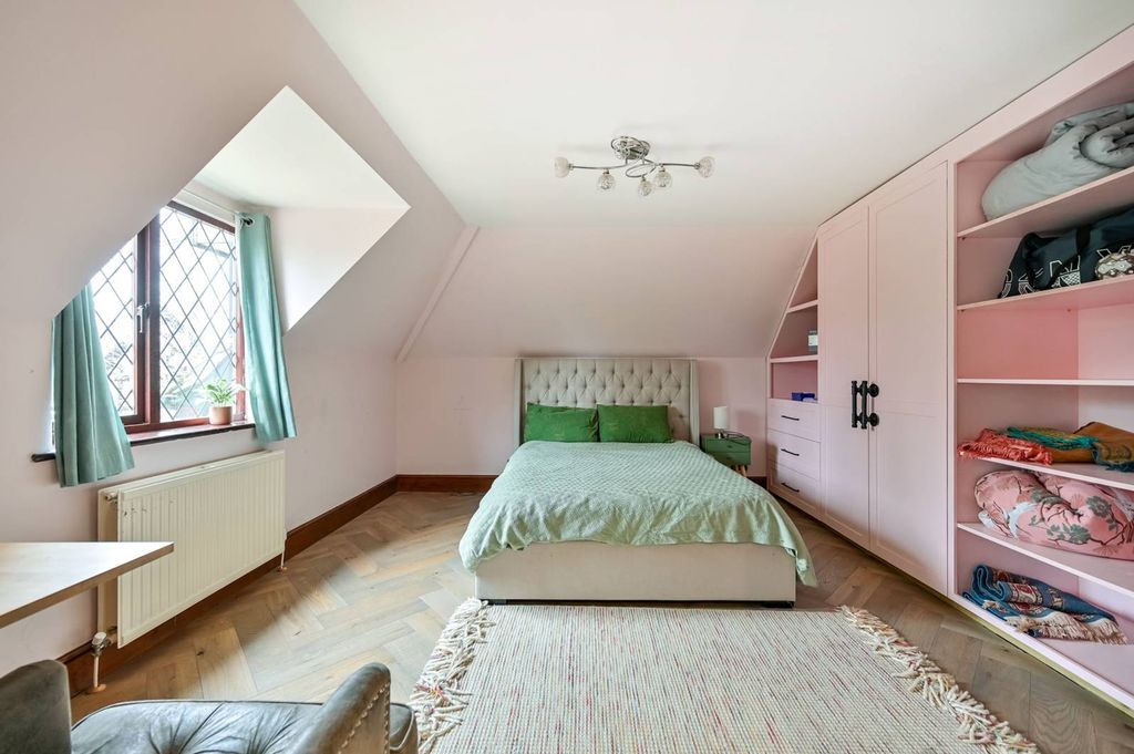 Additional image 9 of 5 bed detached house to rentThe Fisheries, Bray, Maidenhead SL6