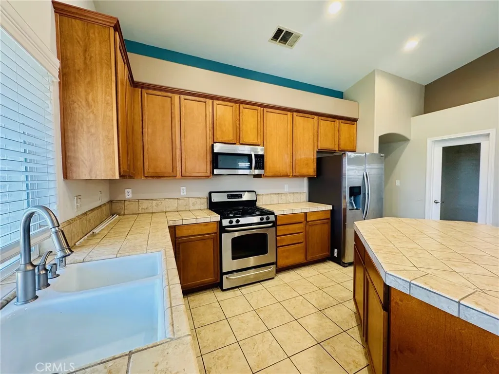 Additional image 15 of 5310 Sweitzer Lake St, Bakersfield, CA 93314