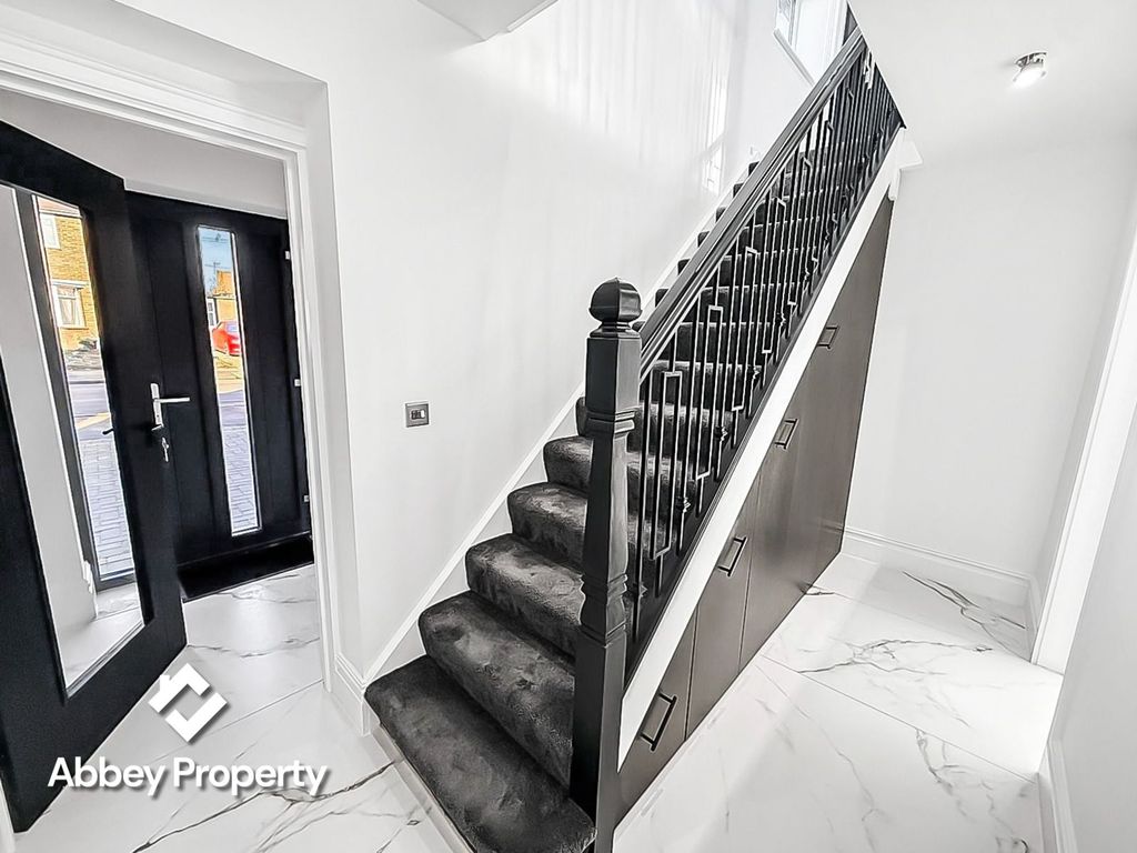 Additional image 16 of 5 bed semi-detached house to rentPriestleys, Luton LU1
