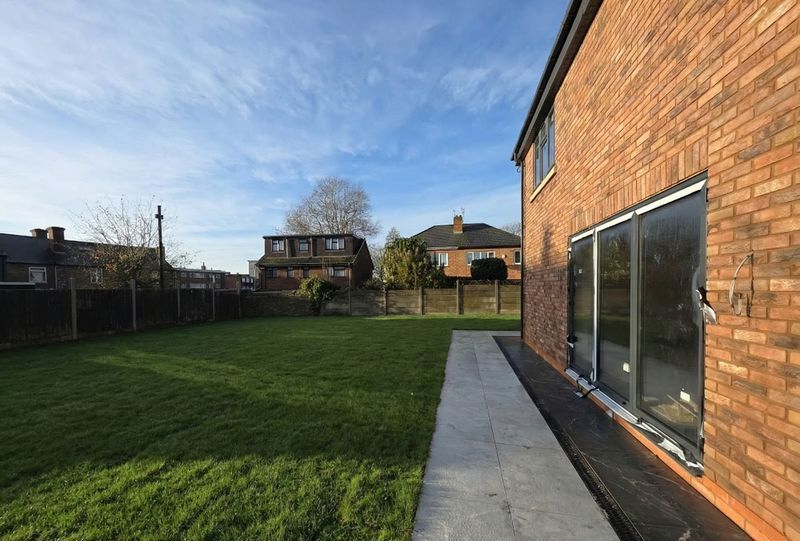 Additional image 5 of 6 bed detached house to rentHollies Drive, Wednesbury WS10