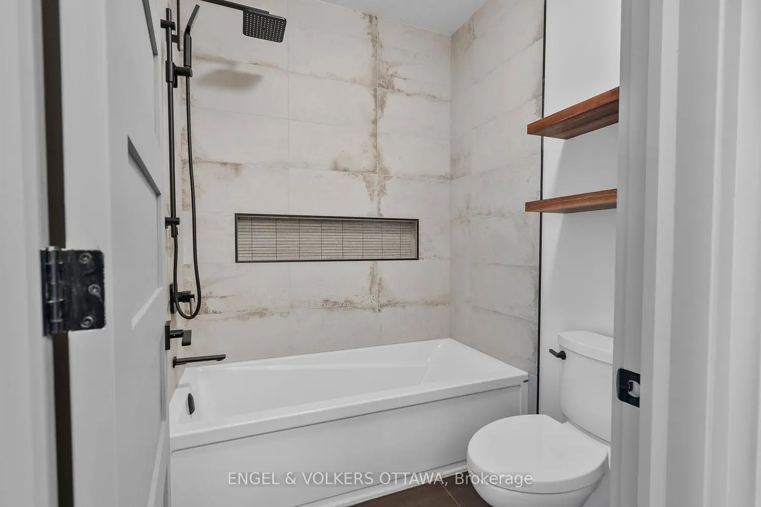 Additional image 14 of 37 Clarendon Avenue