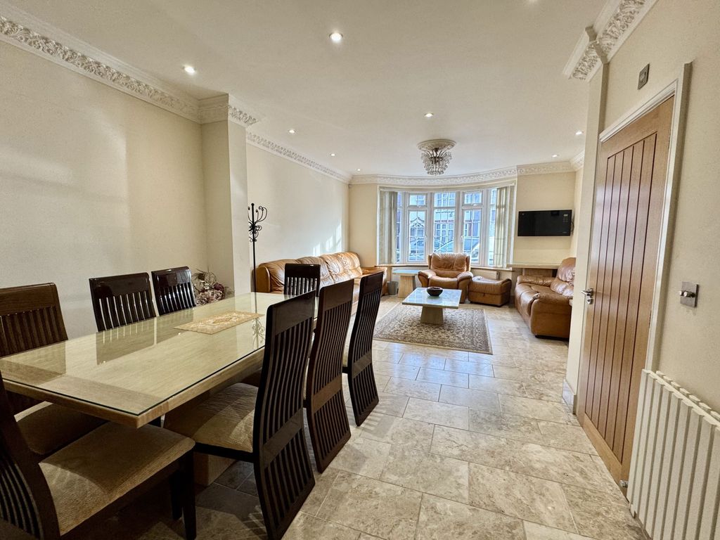 Additional image 17 of 8 bed terraced house to rentDunstable Road, Bedfordshire LU4