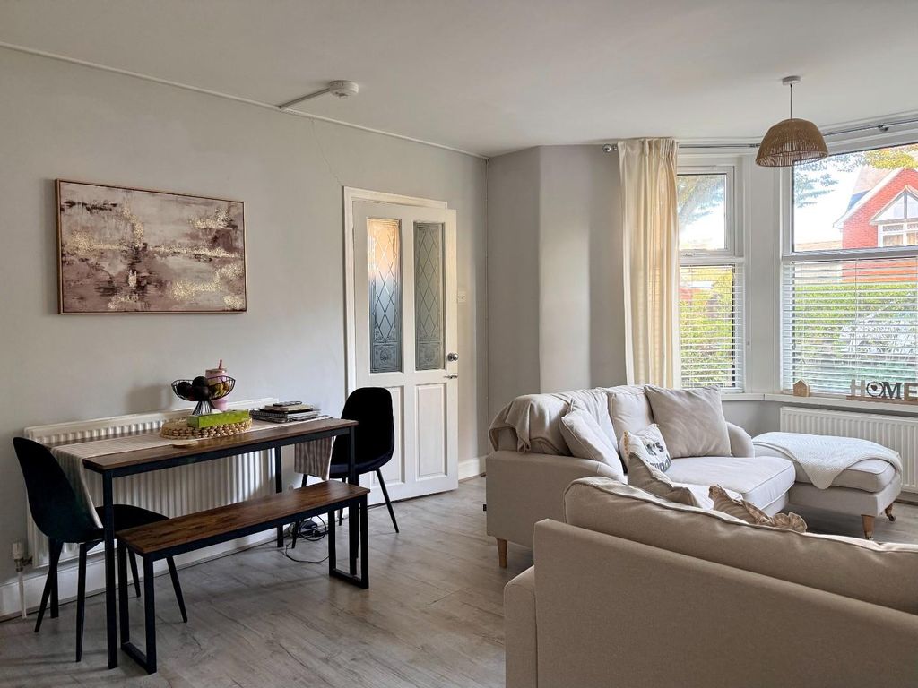 Additional image 3 of 2 bed flat to rentRosebery Place, Penarth CF64