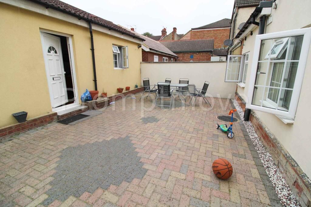 Additional image 12 of 9 bed property to rentDunstable Road, Luton LU4