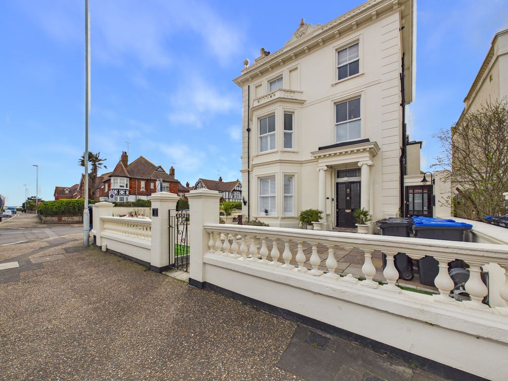 Additional image 12 of 2 bed flat to rentHeene Road, Worthing BN11