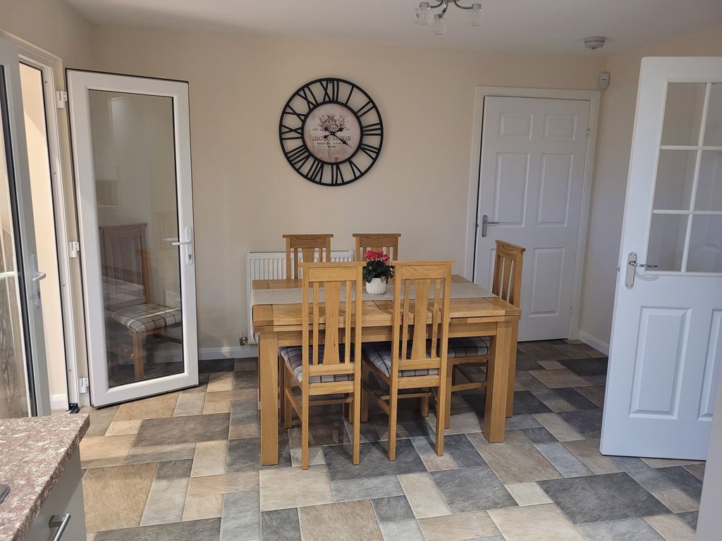 Additional image 6 of 3 bed detached house to rentBedlormie Place, Falkirk FK2
