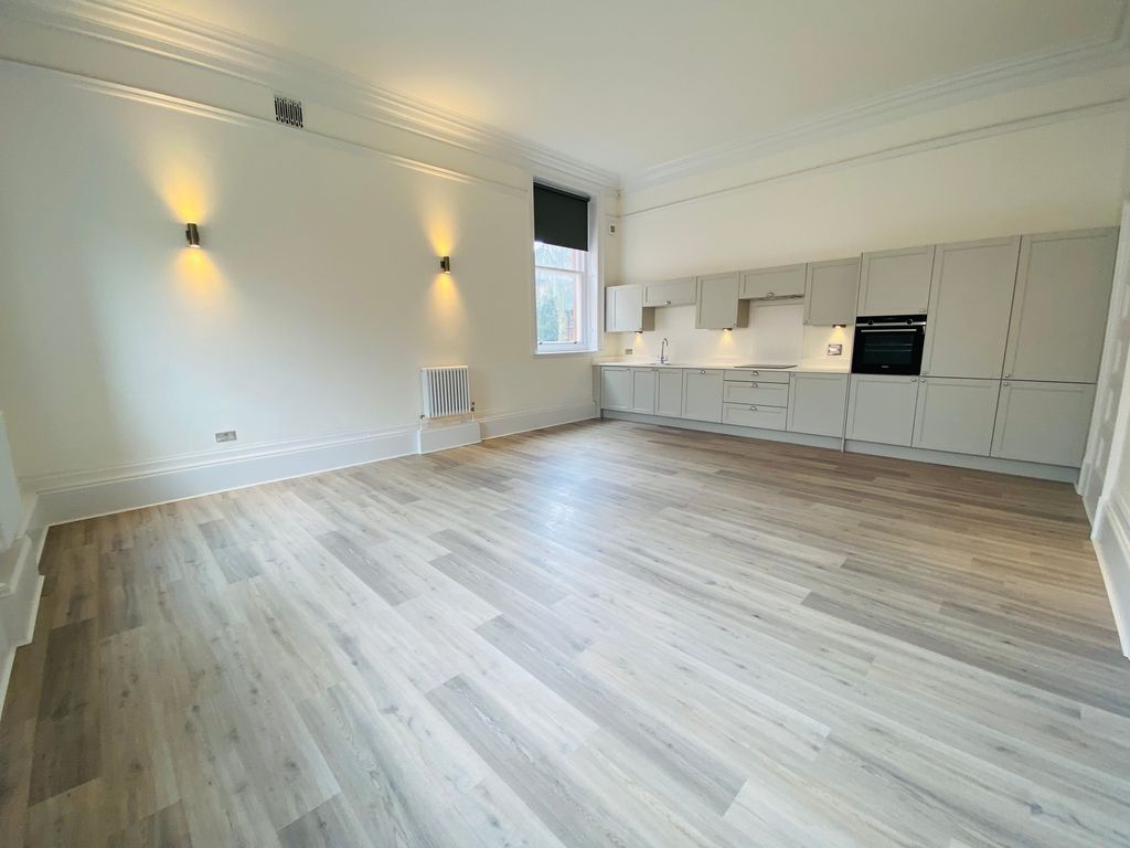 2 bed flat to rentSt. Marys Gate, Derby DE1 photo 2