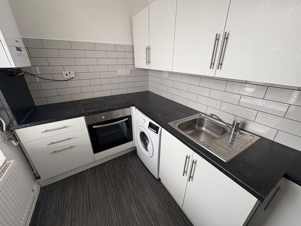 3 bed shared accommodation to rentSt. Helens Crescent, Swansea SA1 photo 4