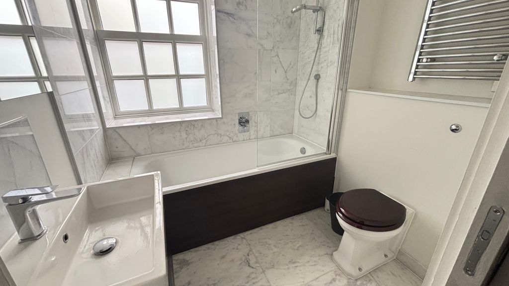 2 bed penthouse to rentPilgrim Chambers, Newcastle Upon Tyne NE1 photo 4