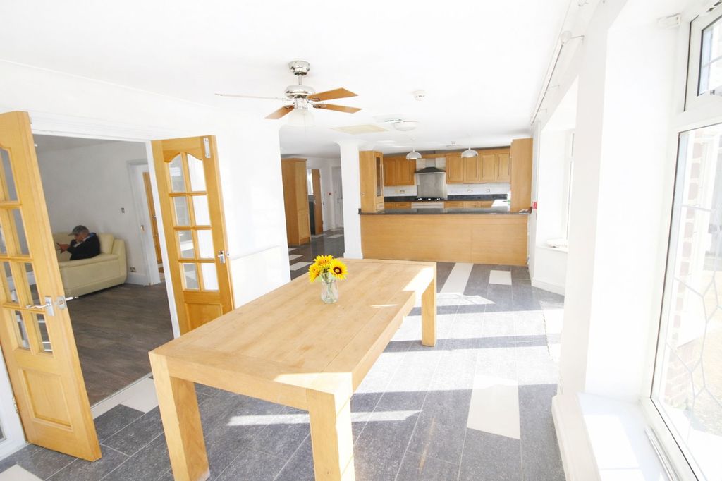 Additional image 16 of 9 bed detached house to rentSomerset Way, Iver SL0