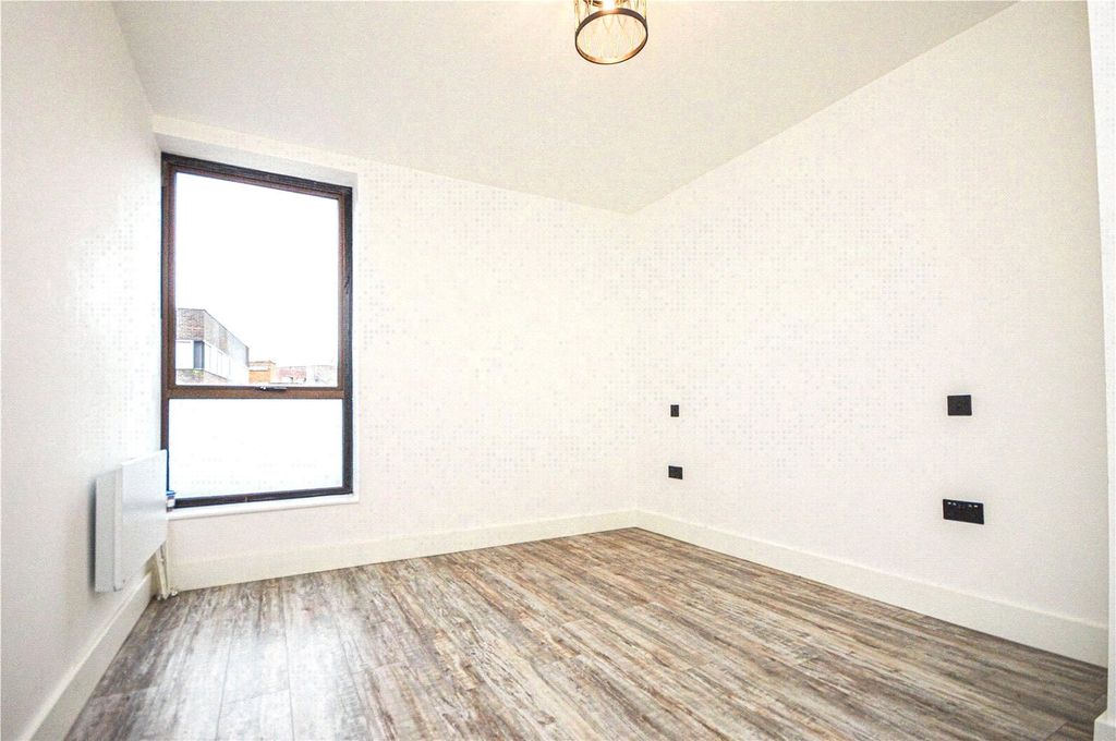 Additional image 6 of 2 bed flat to rentKingsbridge Point, Swindon SN1