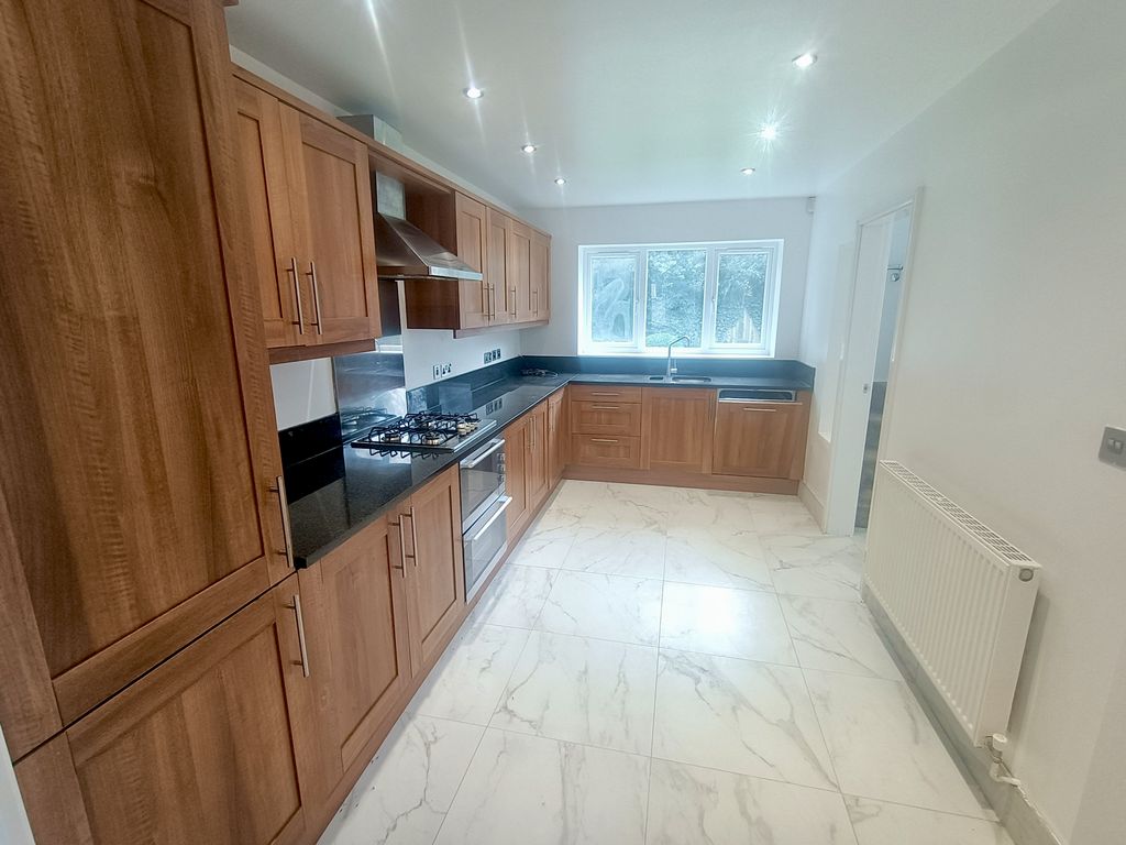 Additional image 3 of 4 bed detached house to rentThe Woodlands, Stafford ST17