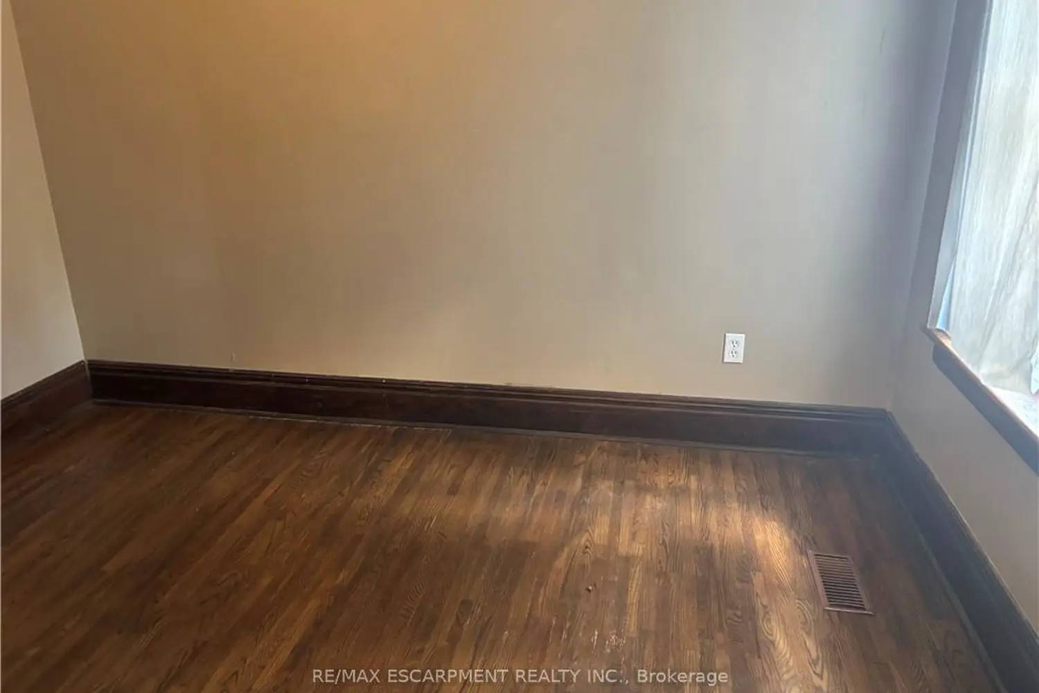 Additional image 15 of 463 East Main Street