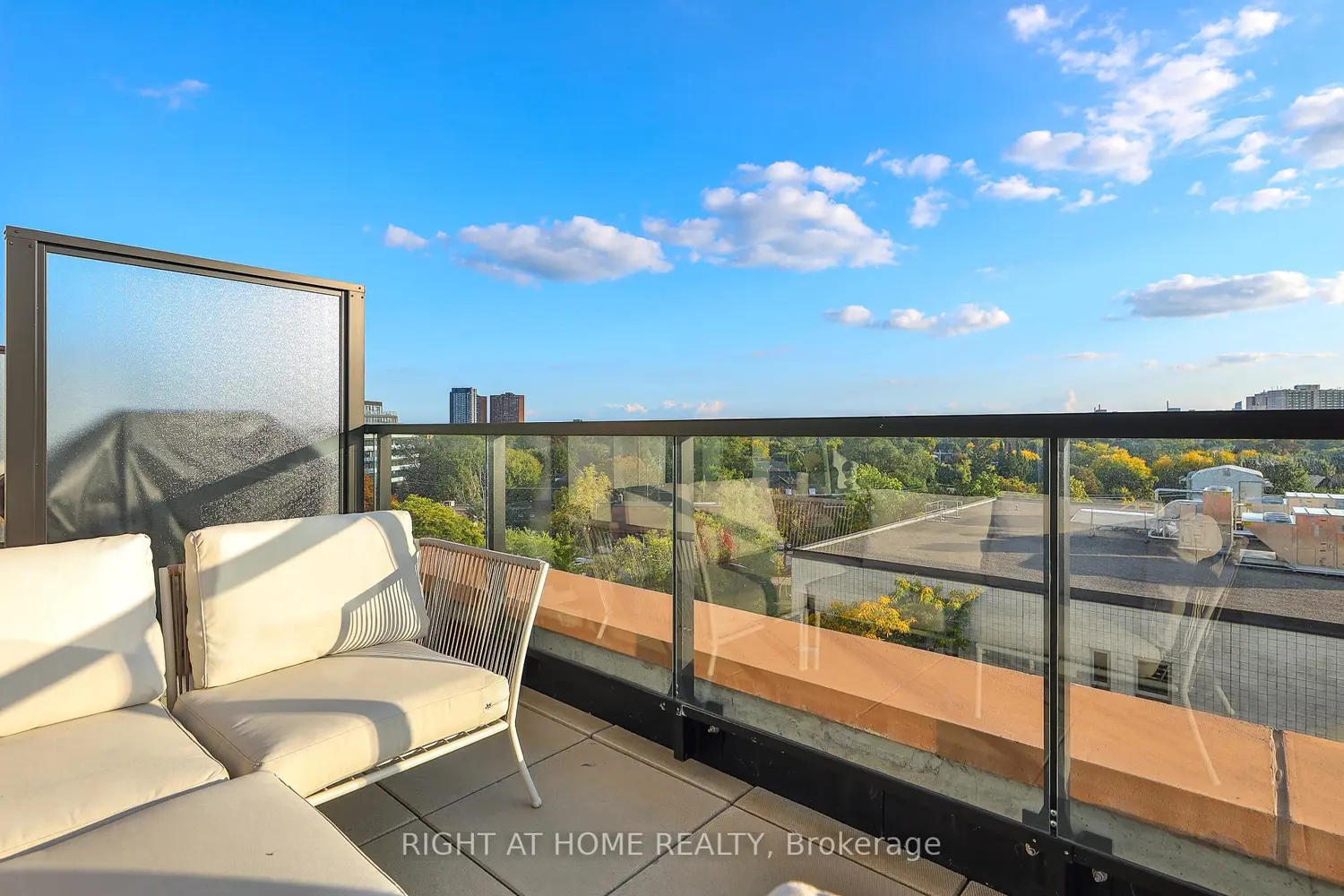 Additional image 12 of 2720 Dundas Street 607