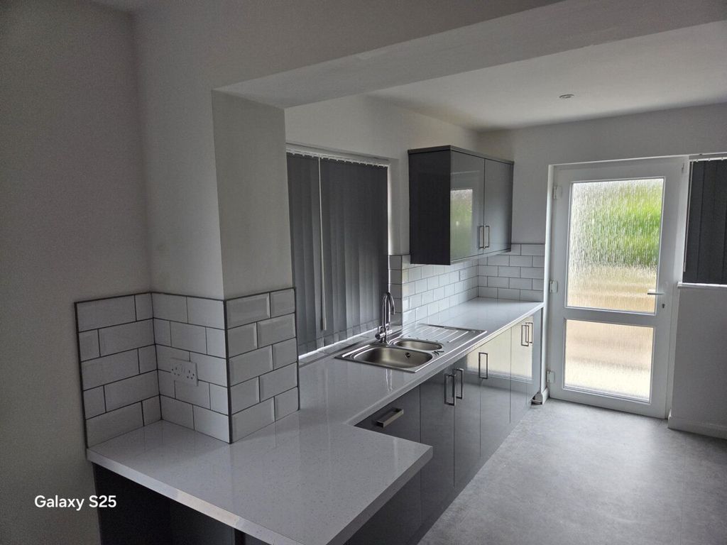 Additional image 14 of 4 bed detached house to rentFieldgate Road, Luton, Bedfordshire LU4