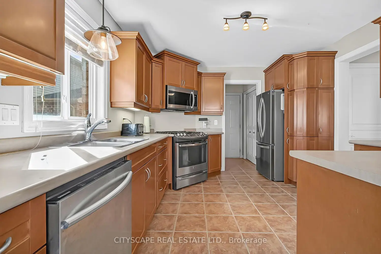 Additional image 4 of 1865 Bayswater Crescent