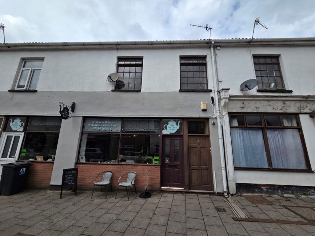 2 bed flat to rent2A Prices Row, Abercarn NP11