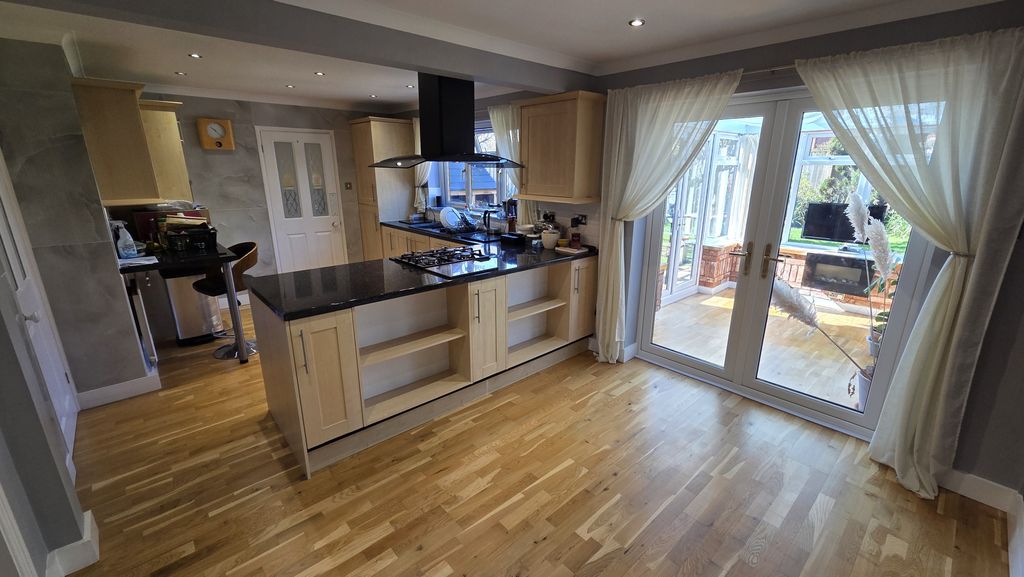 Additional image 3 of 4 bed detached house to rentGillards Close, Rockwell Green, Wellington TA21
