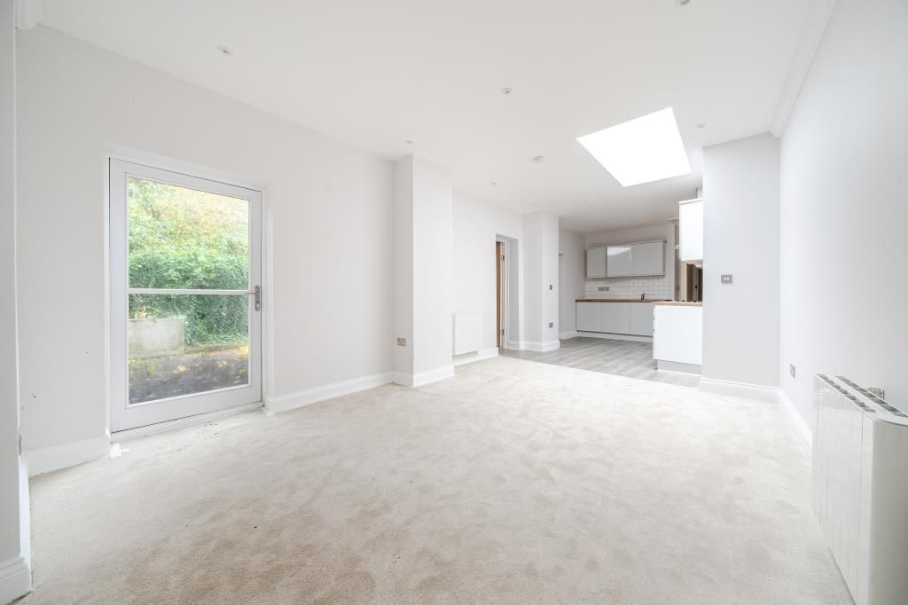 Additional image 2 of 2 bed flat to rentNewbury, Berkshire RG14