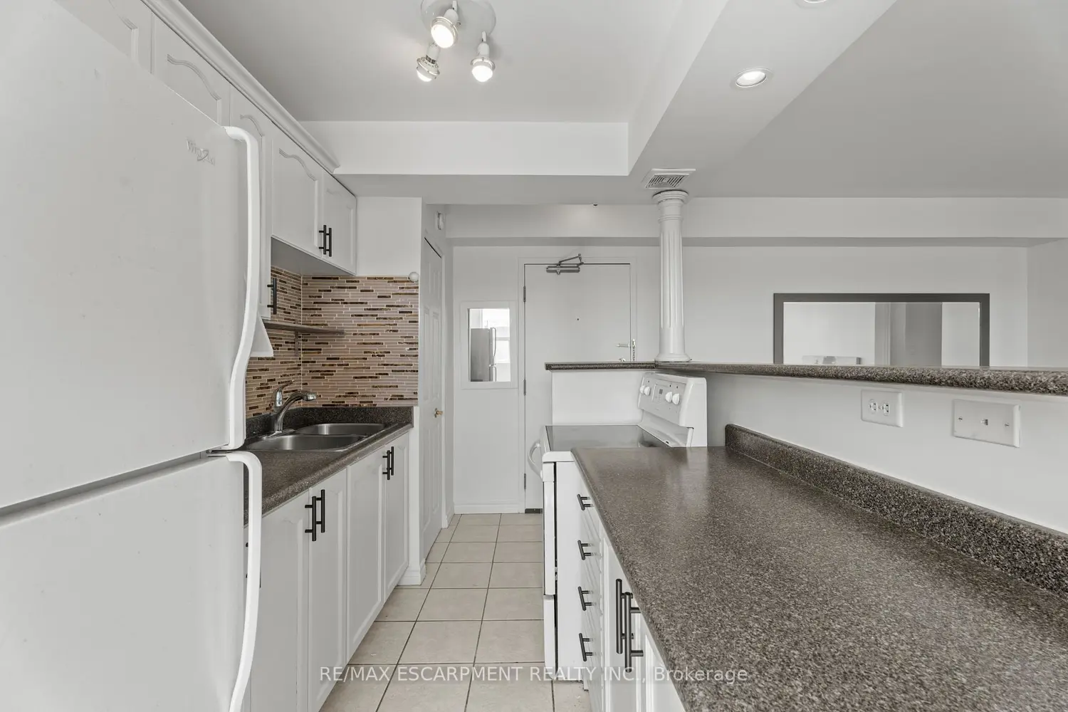 Additional image 13 of 851 Queenston Road 505