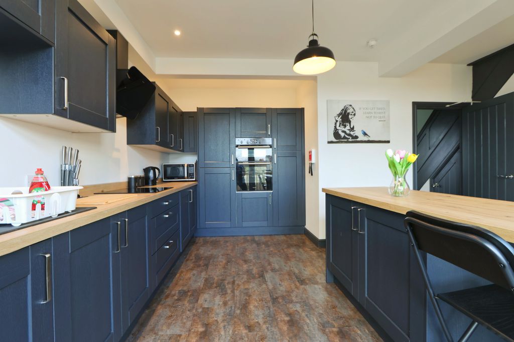 Additional image 22 of 6 bed flat to rentSouthmead Road, Westbury-On-Trym, Bristol BS10