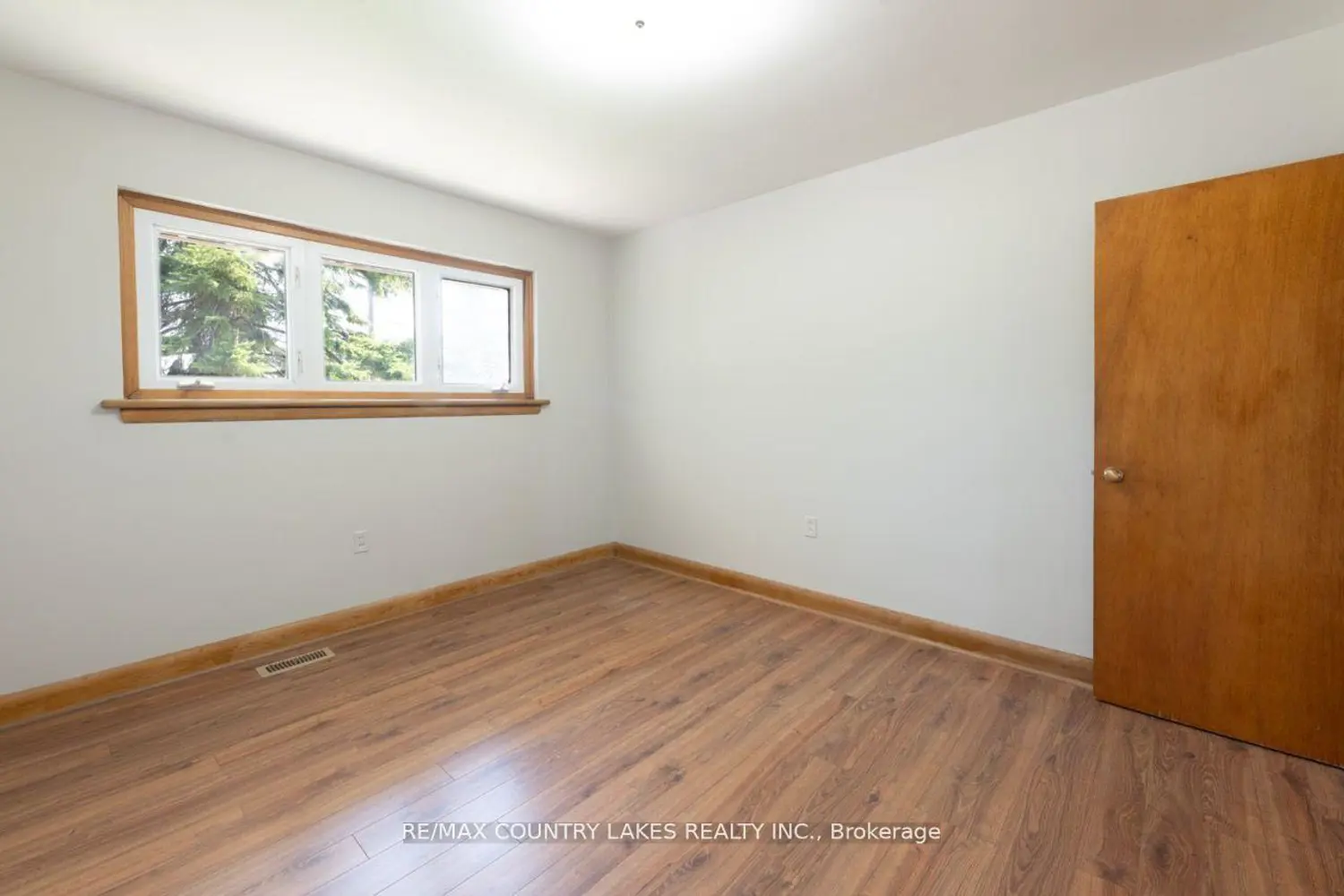 Additional image 11 of 895 Highway 7 Road