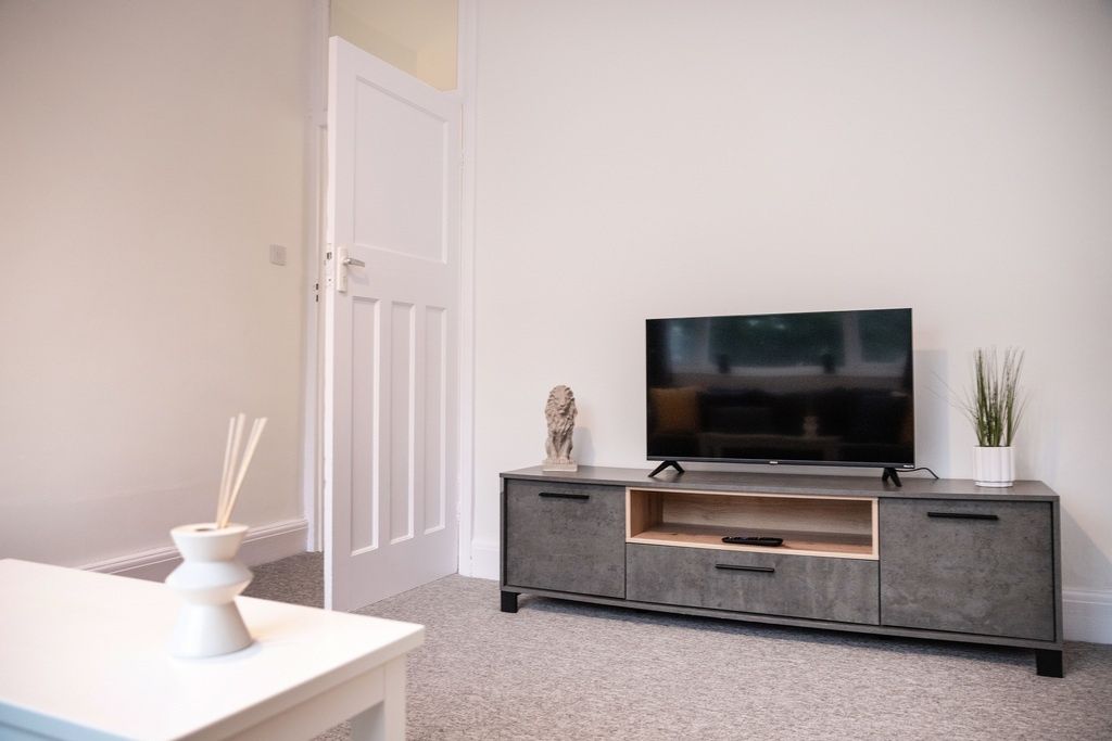 3 bed flat to rentDownend Road Downend, Bristol BS16 photo 2