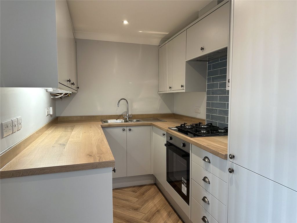 Additional image 4 of 2 bed flat to rentWood Street, Taunton, Somerset TA1