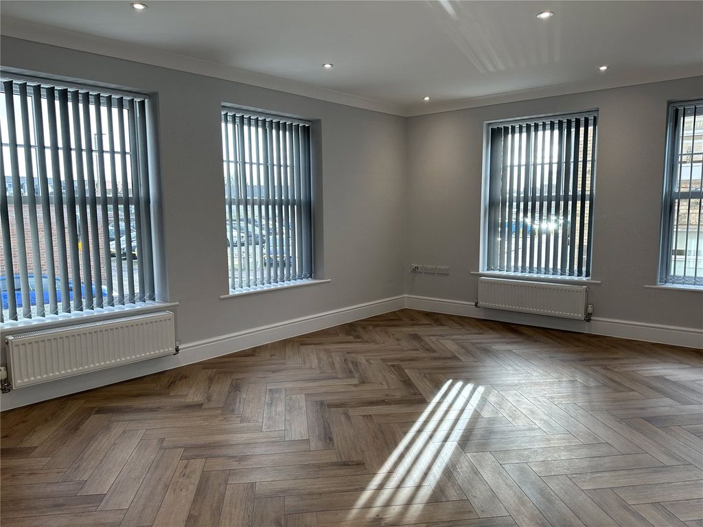 Additional image 5 of 2 bed flat to rentWood Street, Taunton, Somerset TA1