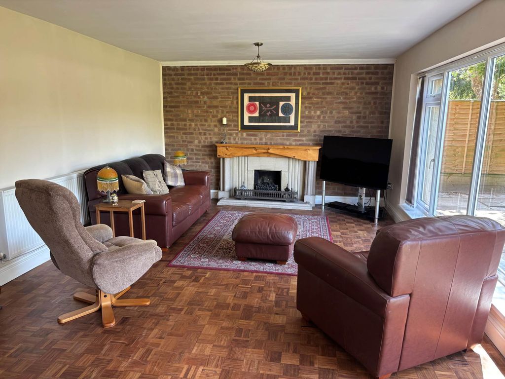 Additional image 2 of 4 bed detached house to rentForest Dale Road, Marlborough SN8