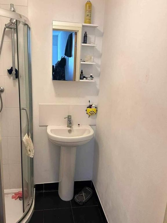 Additional image 10 of 2 bed flat to rentLondon Road, Crawley RH10