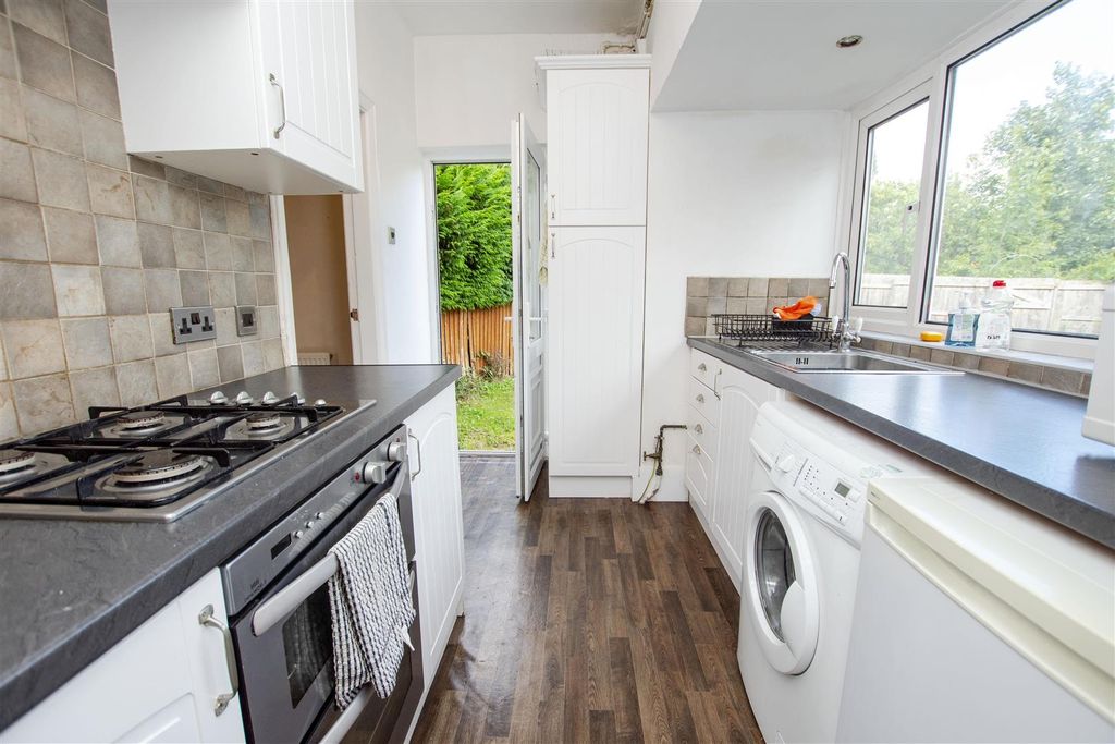2 bed shared accommodation to rentTealby Grove, Birmingham, West Midlands B29 photo 4