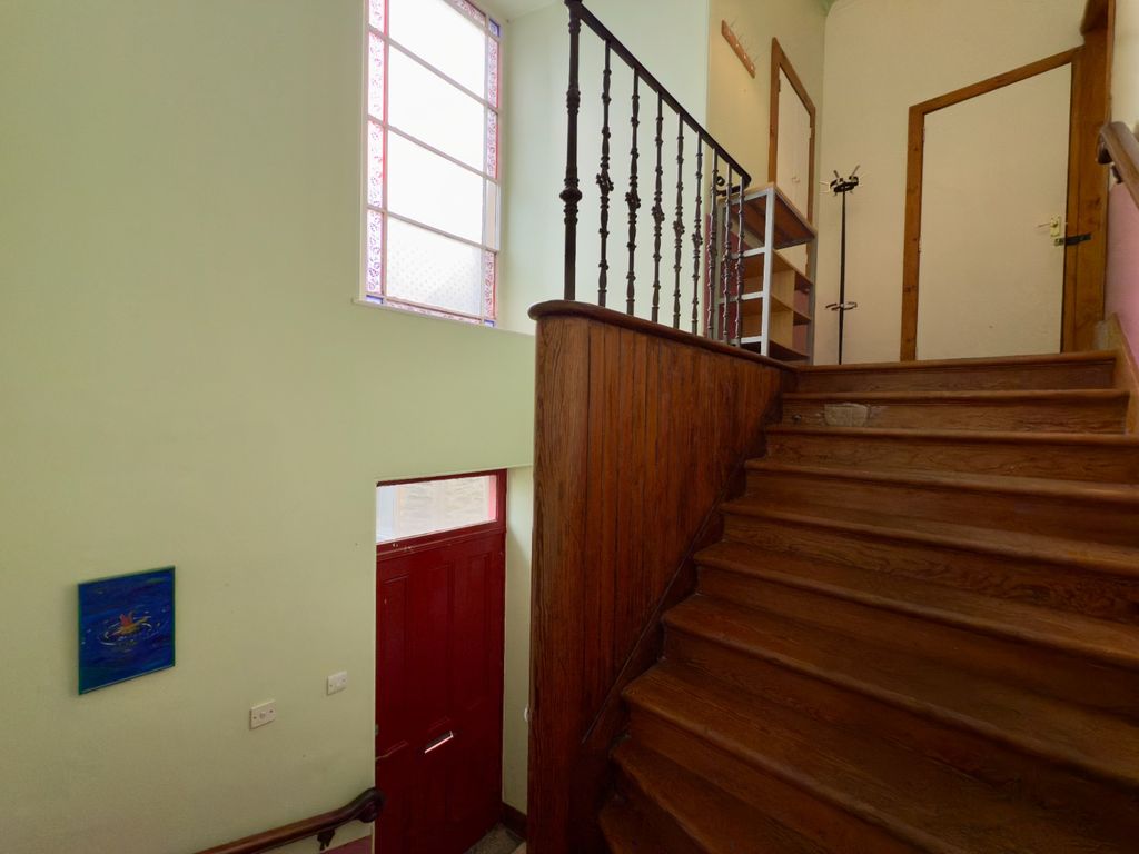 Additional image 3 of 4 bed flat to rentRoyal Crescent, Dunoon, Argyll & Bute PA23