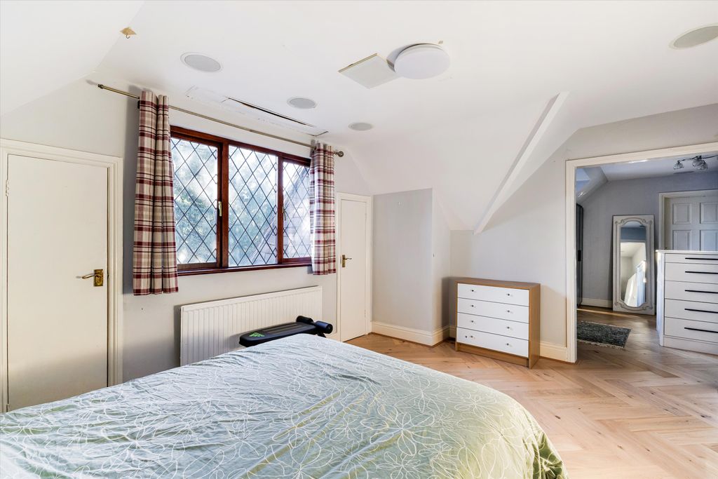 Additional image 8 of 5 bed detached house to rentLowlands, Fishery Road, Maidenhead, Berkshire SL6