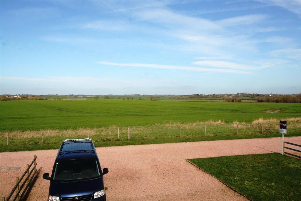 Additional image 12 of 4 bed property to rentWadborough, Worcester WR8
