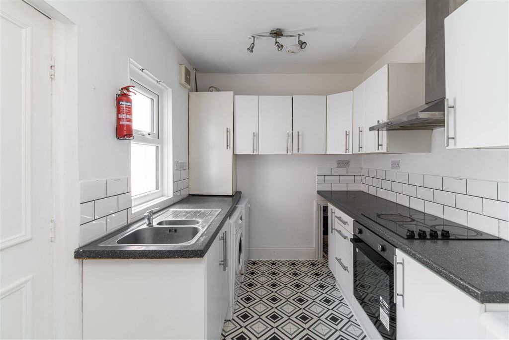 Additional image 2 of 6 bed shared accommodation to rentFalmouth Road, Heaton, Newcastle Upon Tyne NE6