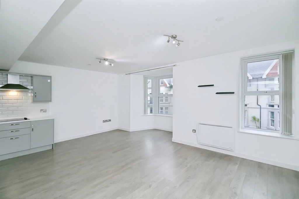 Additional image 4 of 2 bed flat to rentMary Street, Porthcawl CF36