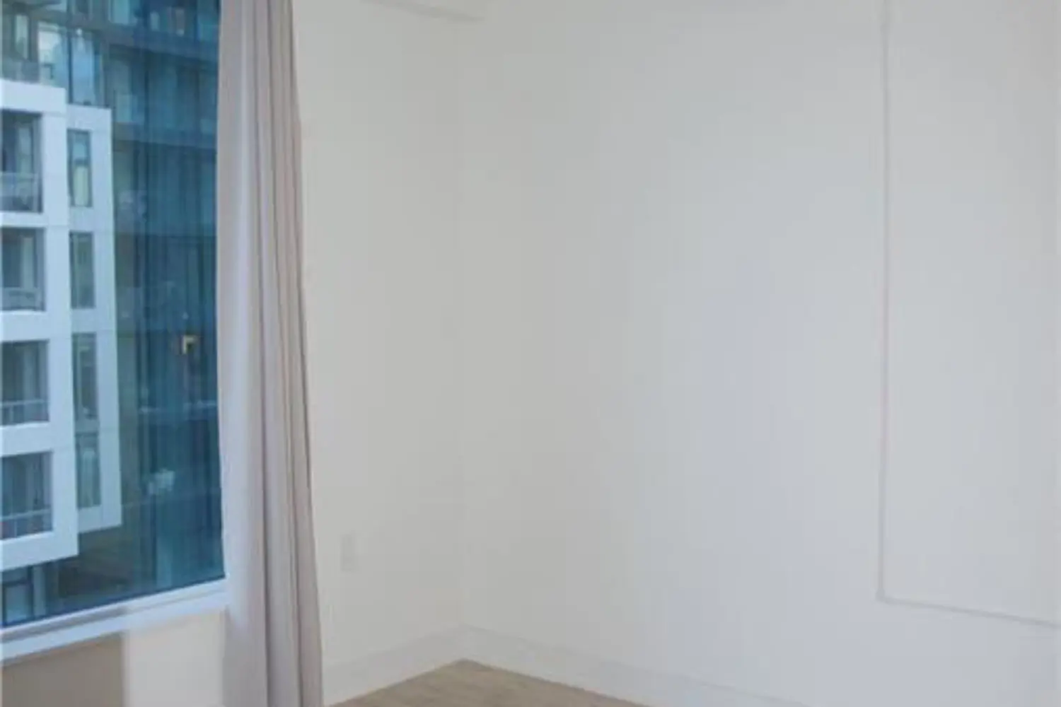 Additional image 13 of 27 Bathurst Street 1113