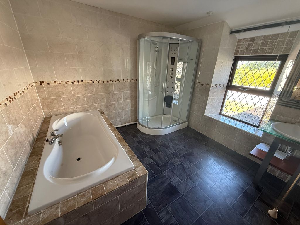 Additional image 4 of 3 bed property to rentHeol Llanelli, Llanelli SA15