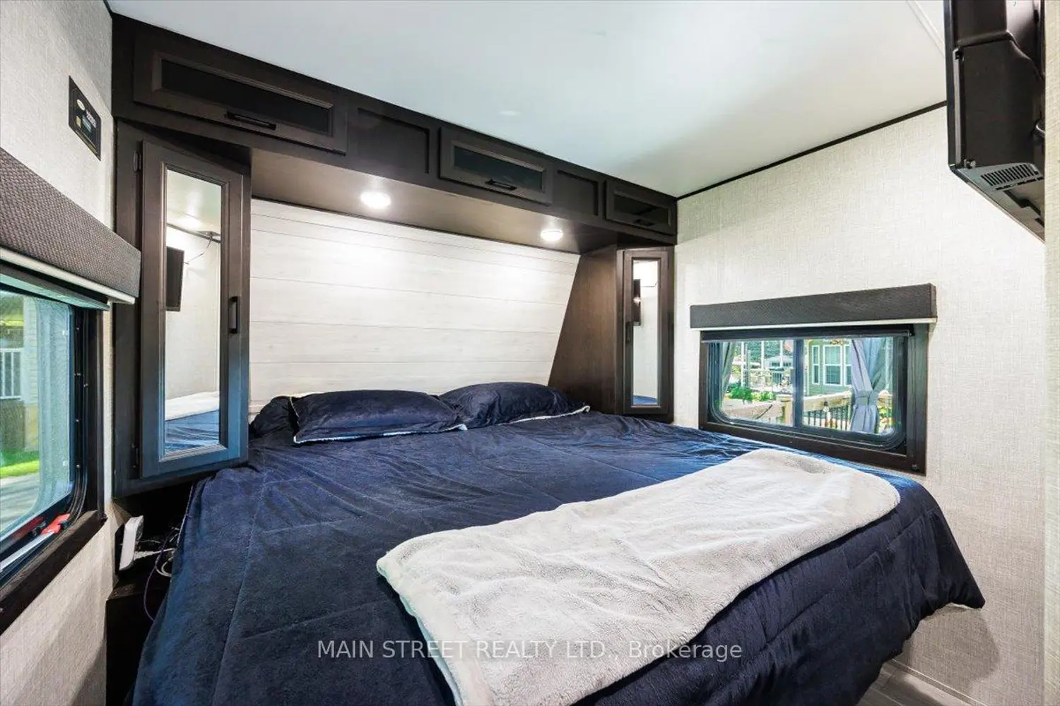 Additional image 8 of 15 Hawaiian Circle