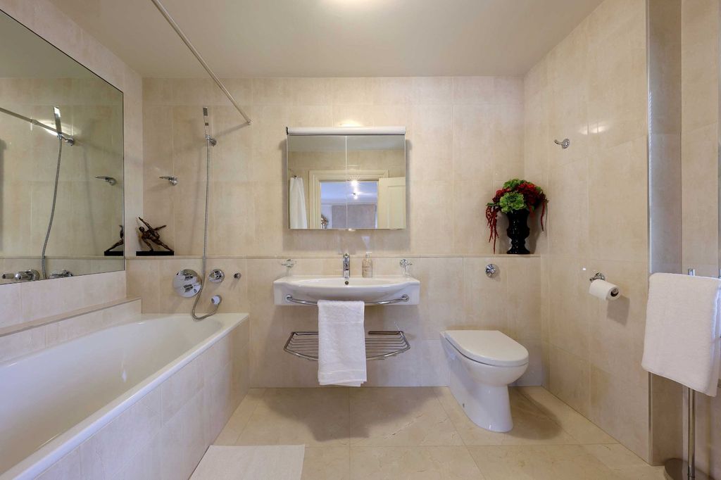 Additional image 23 of 8 bed detached house to rentDukes Kiln Drive, Gerrards Cross, Buckinghamshire SL9