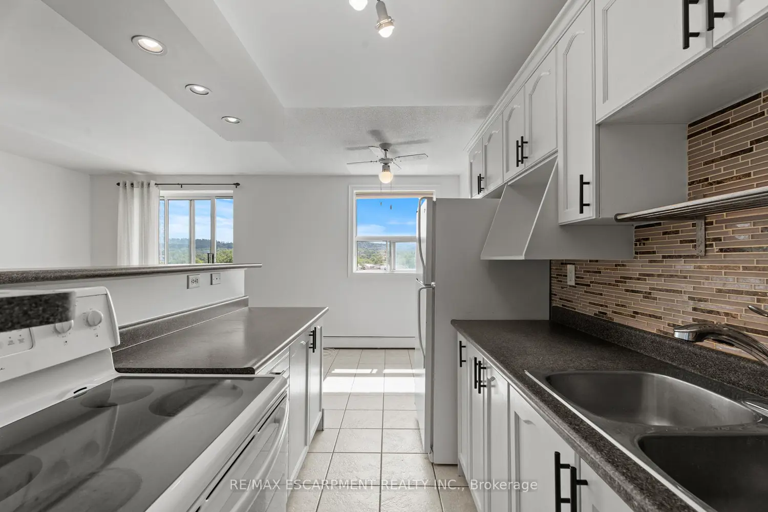 Additional image 14 of 851 Queenston Road 505