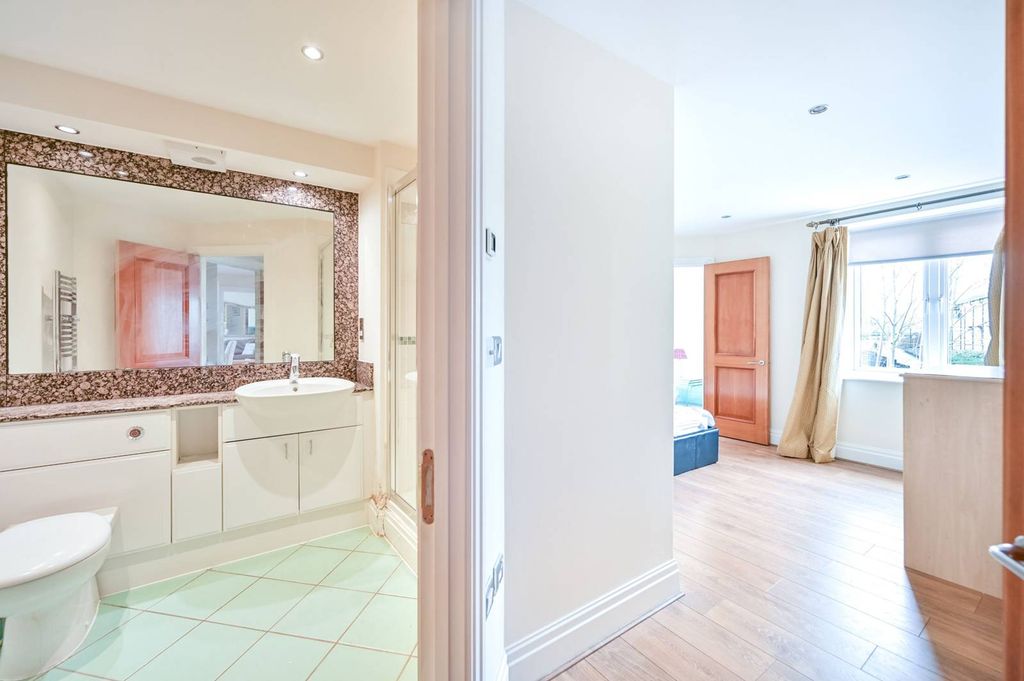 Additional image 6 of 3 bed flat to rentStrand Drive, Kew, Richmond TW9