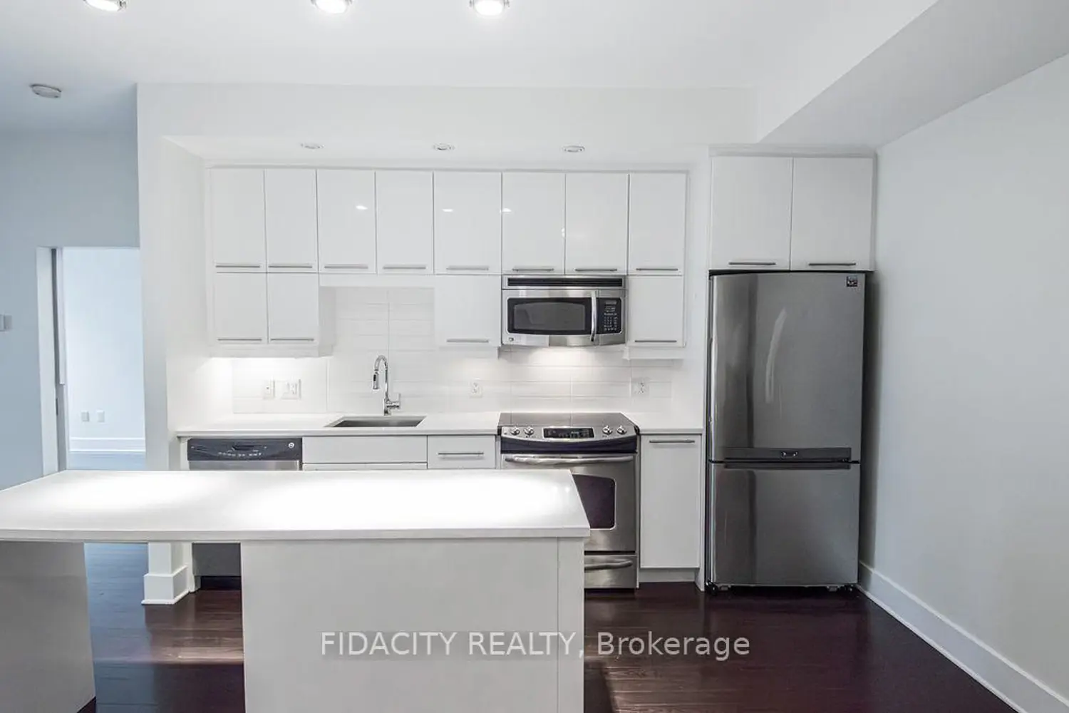 101 Richmond Road 320 photo 3