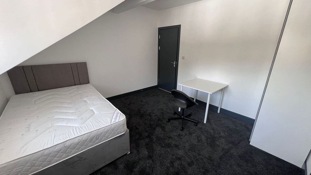 4 bed shared accommodation to rentKing Edwards Road, Swansea SA1 photo 4