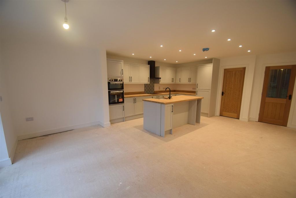 Additional image 6 of 5 bed detached house to rentShrewsbury Road, Edgmond, Newport TF10