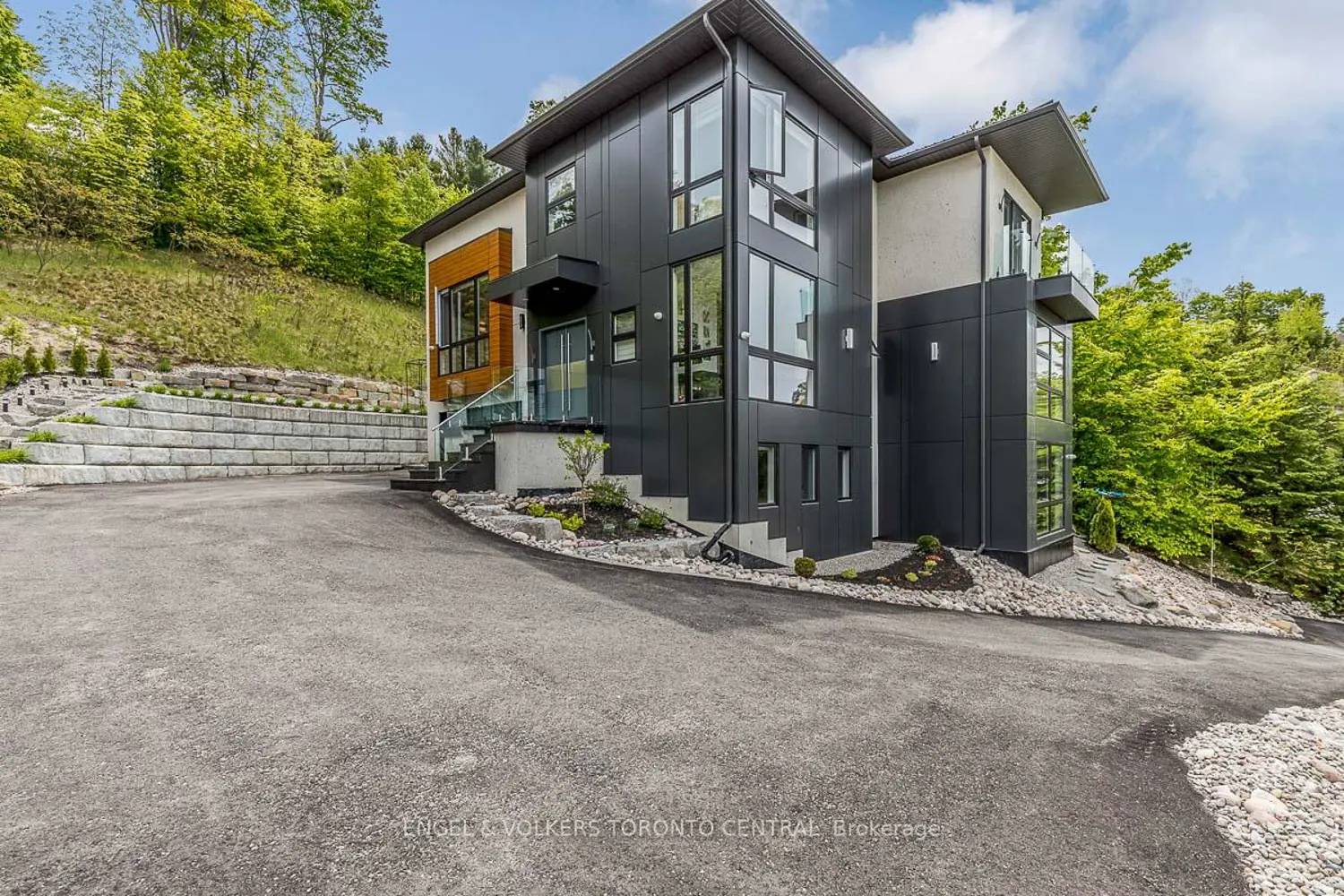 Additional image 4 of 16 Valleycrest Drive