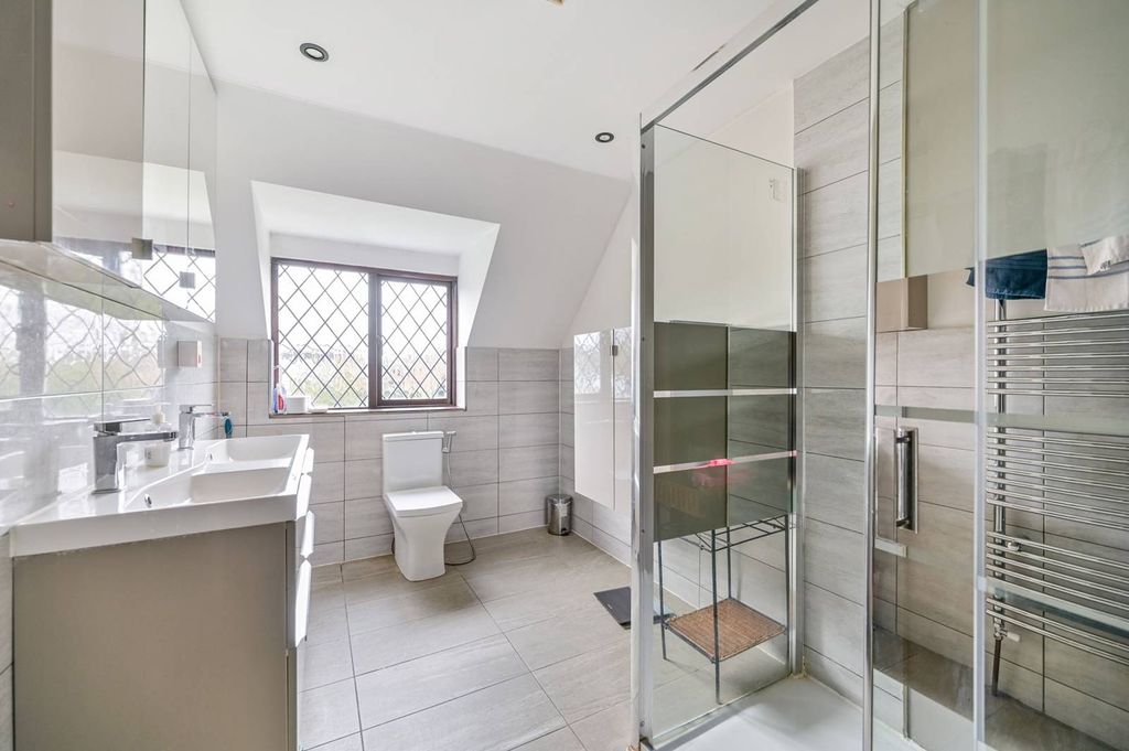 Additional image 13 of 5 bed detached house to rentThe Fisheries, Bray, Maidenhead SL6